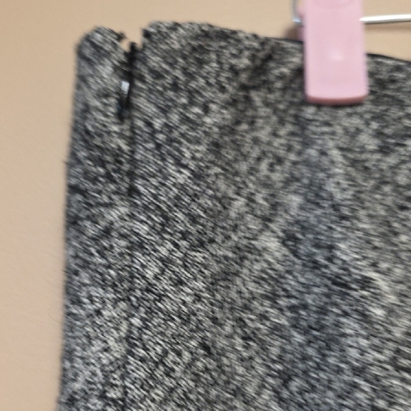 Dana Buchman Gray A-Line Skirt with Black Swirl Design - Picture 8 of 10